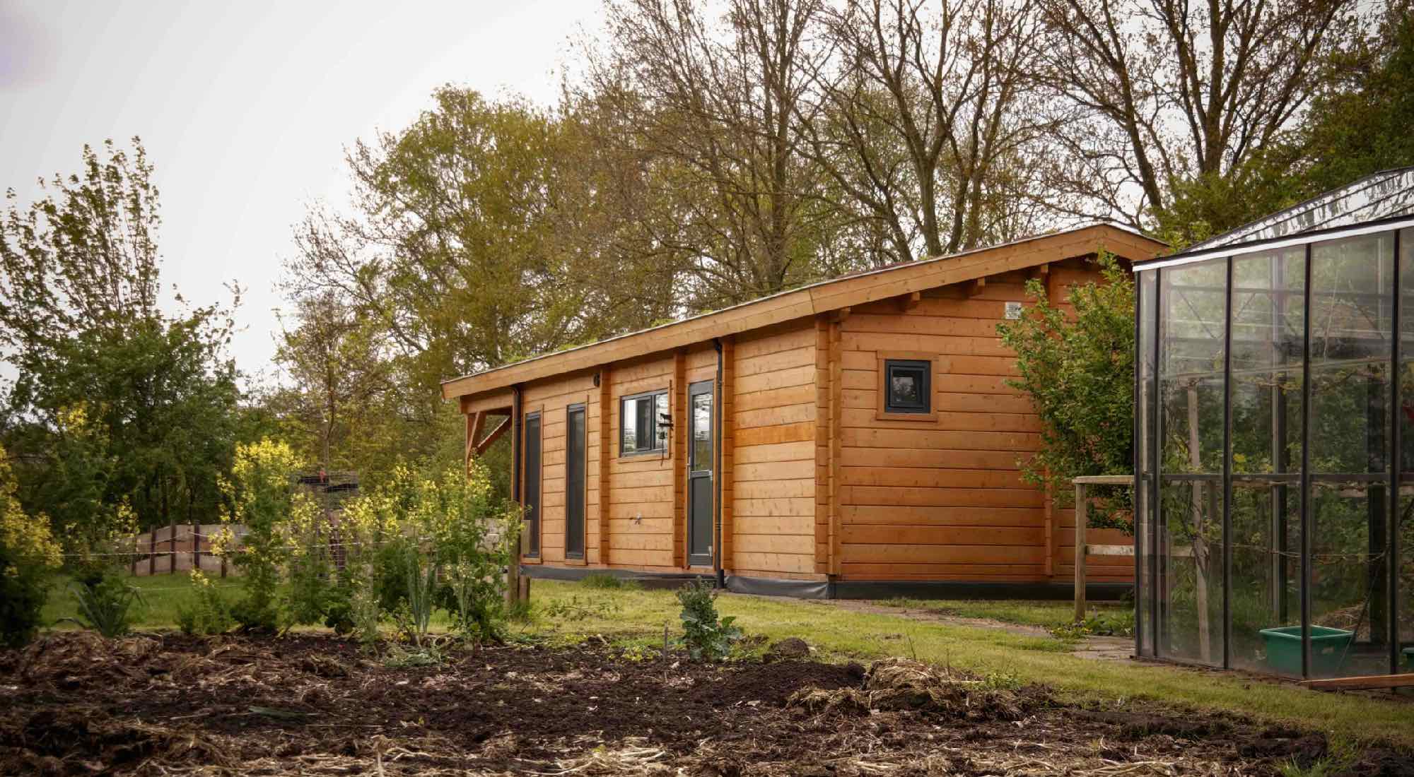 minizeboe rundelandhuisje verblijf in natuur